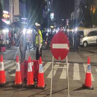 suasana-malam-penyekatan-10-titik-di-jakarta-salah-satunya-kawasan-jalan-sabang