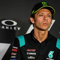 pensiun-dari-motogp-valentino-rossi-berencana-ikutan-balap-mobil