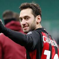 bukan-hanya-hakan-calhanoglu-yang-membelot-ada-pemain-lainnya-loh