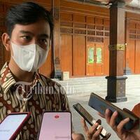 aksi-wali-kota-solo-gibran-parkir-mobil-dinas-jadi-sorotan-punya-makna-terselubung