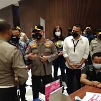 kapolda-metro-jaya-tinjau-vaksinasi-massal-di-ji-expo-kemayoran