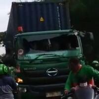 polisi-usut-penganiayaan-dan-perusakan-truk-kontainer-oleh-koboi-pajero-di-jakut