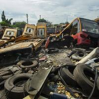 melihat-dari-dekat-kuburan-bus-transjakarta-warisan-ahok