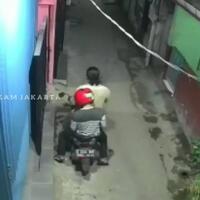 2-motor-anggota-marinir-di-ragunan-digasak-lima-pencuri