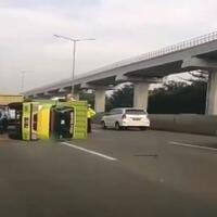 truk-terguling-di-cikunir-lalu-lintas-jagorawi-tersendat