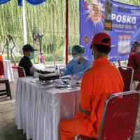 berada-di-zona-merah-srengseng-dapat-bantuan-vaksinasi-covid-19