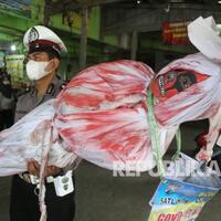 pocong-dan-peti-mati-mendatangi-warga-di-masa-ppkm