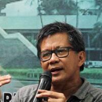 rocky-gerung-sebut-perubahan-dan-situasi-politik-butuh-sentuhan-perempuan