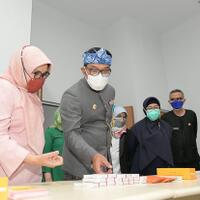 obat-obatan-dan-vitamin-mulai-disalurkan-ridwan-kamil-keselamatan-nyawa-penting