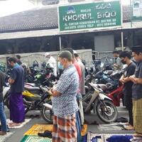 2-masjid-di-sunter-jakut-gelar-salat-jumat-saf-meluas-ke-jalan