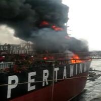 kepulauan-riau-gempar-kapal-tanker-pertamina-terbakar-hebat-di-karimun