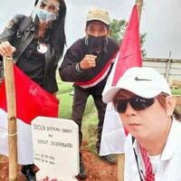 viral-foto-kuburan-budi-djarot-pembakar-poster-habieb-rizieq-amblas