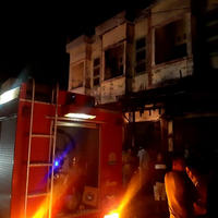 dua-toko-bangunan-di-bandar-baru-pidie-jaya-terbakar