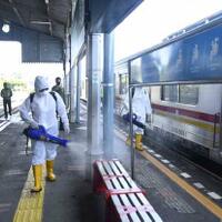 tim-velox-bin-sisir-stasiun-bogor-dengan-disinfektan-dan-edukasi-vaksinasi-covid-19