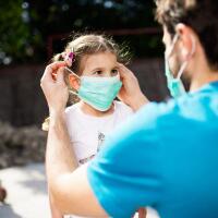 tips-agar-anak-bersedia-kenakan-masker-jika-keluar-rumah