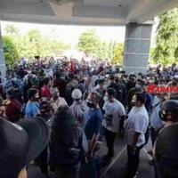protes-aturan-ppkm-darurat-ratusan-orang-geruduk-kantor-wali-kota