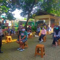 datang-lebih-pagi-warga-slum-area-di-tajur-halang-antusias-ikut-vaksinasi
