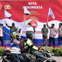 panglima-tni-dan-kapolri-ke-jatim-gelontor-bansos-untuk-warga-terdampak-ppkm-darurat
