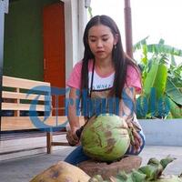 viral-model-cantik-sragen-banting-stir-jadi-penjual-es-degan-banyak-yang-minta-foto