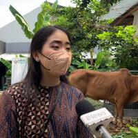 mnc-peduli-serahkan-hewan-kurban-kepada-warga-kelurahan-rawa-barat