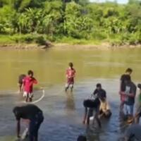 asyik-mencuci-daging-qurban-di-sungai-brantas-pemuda-hanyut-terbawa-arus
