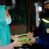 terharu-bocah-yatim-piatu-di-tanah-sereal-tambora-menangis-saat-terima-daging-kurban