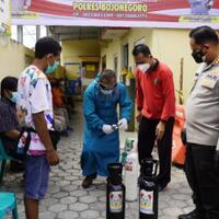 polisi-inisiasi-pinjam-tabung-oksigen-gratis-bagi-isoman-di-bojonegoro