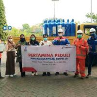 subholding-gas-bersinergi-serahkan-bantuan-50-tabung-oksigen-ke-rs-ugm