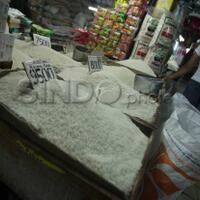 ppkm-darurat-polsek-pasar-rebo-bagikan-beras-di-pos-penyekatan