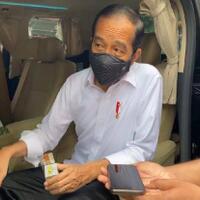 sidak-ke-apotek-di-bogor-jokowi-tidak-temukan-obat-covid-19-auto-telepon-menkes