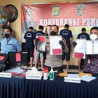 kasus-swab-pcr-palsu-5-tersangka-dibekuk-polisi-di-bandara-halim