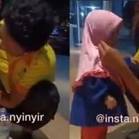 balita-temani-sang-ayah-kerja-jadi-tukang-parkir-tiap-malam-kisahnya-nyesek
