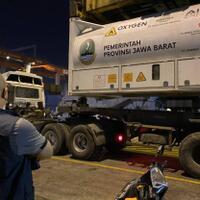 atasi-krisis-covid-19-jabar-jemput-85-ton-oksigen-cair-ke-palembang