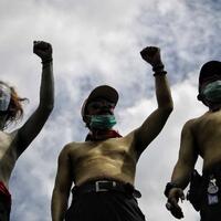 buruh-menyerah-puluhan-ribu-orang-kibarkan-bendera-putih-5-agustus