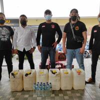 mama-muda-di-manado-tak-berkutik-kedapatan-simpan-6-jerigen-miras-cap-tikus