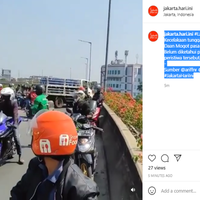 2-mobil-terlibat-kecelakaan-flyover-pesing-sempat-terputus