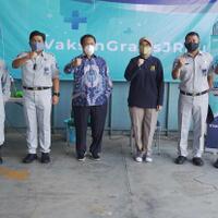jasa-raharja-gelar-vaksinasi-covid-19-untuk-pengemudi-blue-bird-dan-masyarakat