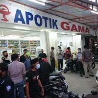 lsm-geruduk-apotek-di-cilegon-gegara-obat-yang-dibeli-tak-bisa-dikembalikan