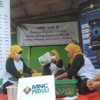 daur-ulang-sampah-plastik-mnc-peduli-berdayakan-ibu-pkk-di-sumur-batu-bekasi