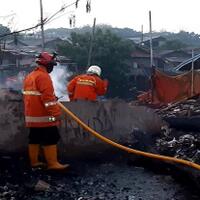 kebakaran-hanguskan-lapak-dan-perahu-nelayan-di-cilincing