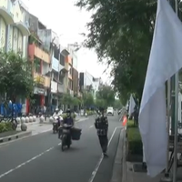ekonomi-terpuruk-pkl-kibarkan-puluhan-bendera-putih-di-sepanjang-malioboro