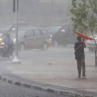 hujan-disertai-petir-bakal-guyur-jakarta-malam-ini-bpbd-waspadai-banjir-dan-longsor