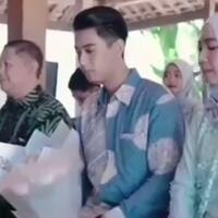 bikin-meleleh-warganet-sejagat-maya-janji-cinta-yang-diucapkan-pria-ini-penuh-makna