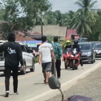 para-warga-mengadang-pengendara-sunmori-ibu-ibu-motor-mahal-attitude-enggak-ada