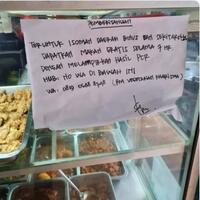niat-bantu-warga-isoman-kertas-pengumuman-warung-makan-ini-jadi-sorotan