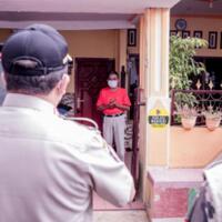 semangati-pasien-isoman-bupati-jember-blusukan-datangi-rumah-warga