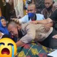 pulang-pendidikan-anggota-polisi-ini-langsung-menangis-sang-ayah-sudah-meninggal