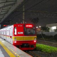pengguna-krl-commuter-line-berkurang-tajam-selama-ppkm-netizen-miss-u-jakarta