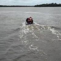 perahu-fiber-15-pk-angkut-13-orang-hilang-di-asmat-papua