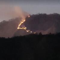 padang-savana-lereng-gunung-rinjani-di-lombok-timur-terbakar